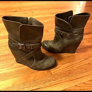 Dark taupe slip on boots ❤️